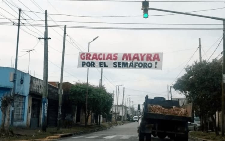 Thanks Mayra for the Traffic Light in the Rubble — Argentina Politics meme