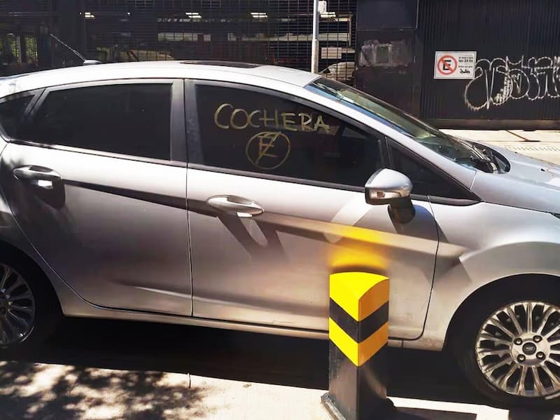 Este es el colmo, que se puede hacer? — meme de Cursed Car