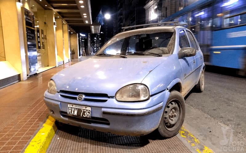 Raro avistamiento de la primer patente nueva — meme de Cursed Car