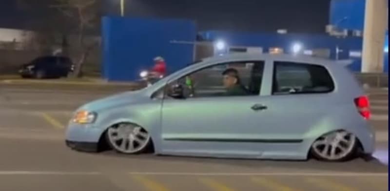 Profesión: fantasma — meme de Cursed Car