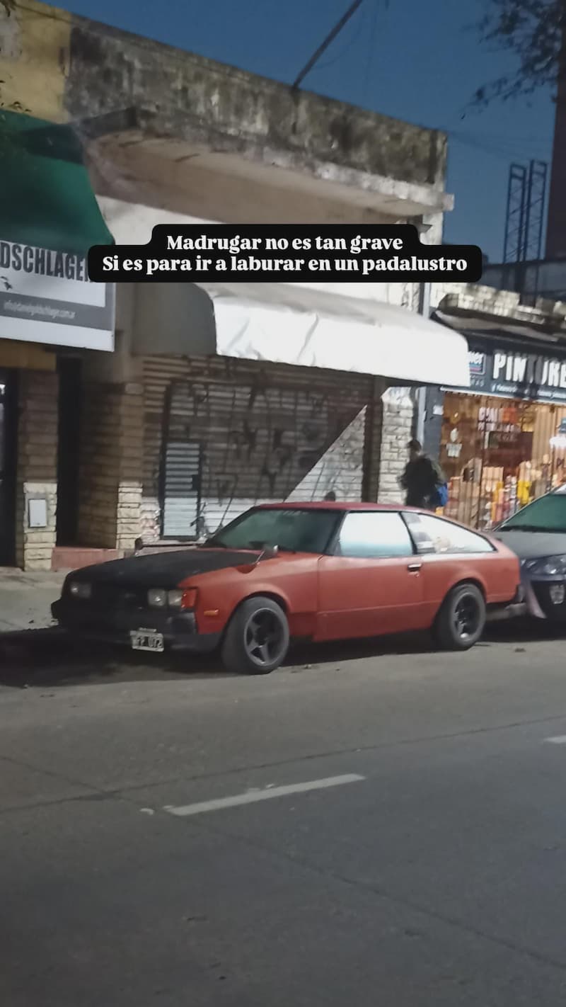 Hace mas de 10 años, por una de estas máquinas creé este sub. Hace unas semanas cumpli mi sueño de tener una andando (y con swap de Corolla) — meme de Cursed Car