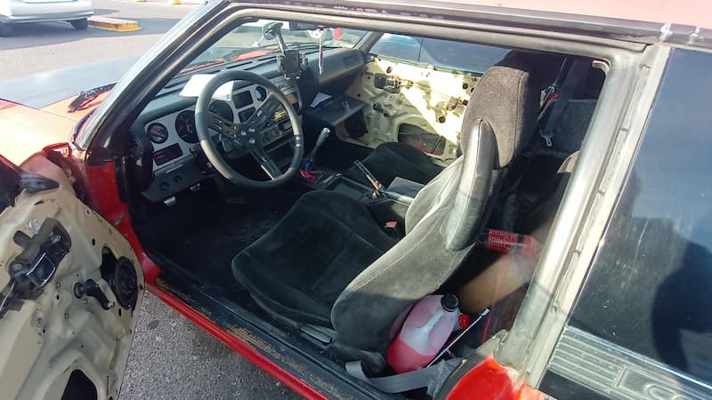 Hace mas de 10 años, por una de estas máquinas creé este sub. Hace unas semanas cumpli mi sueño de tener una andando (y con swap de Corolla) — meme de Cursed Car