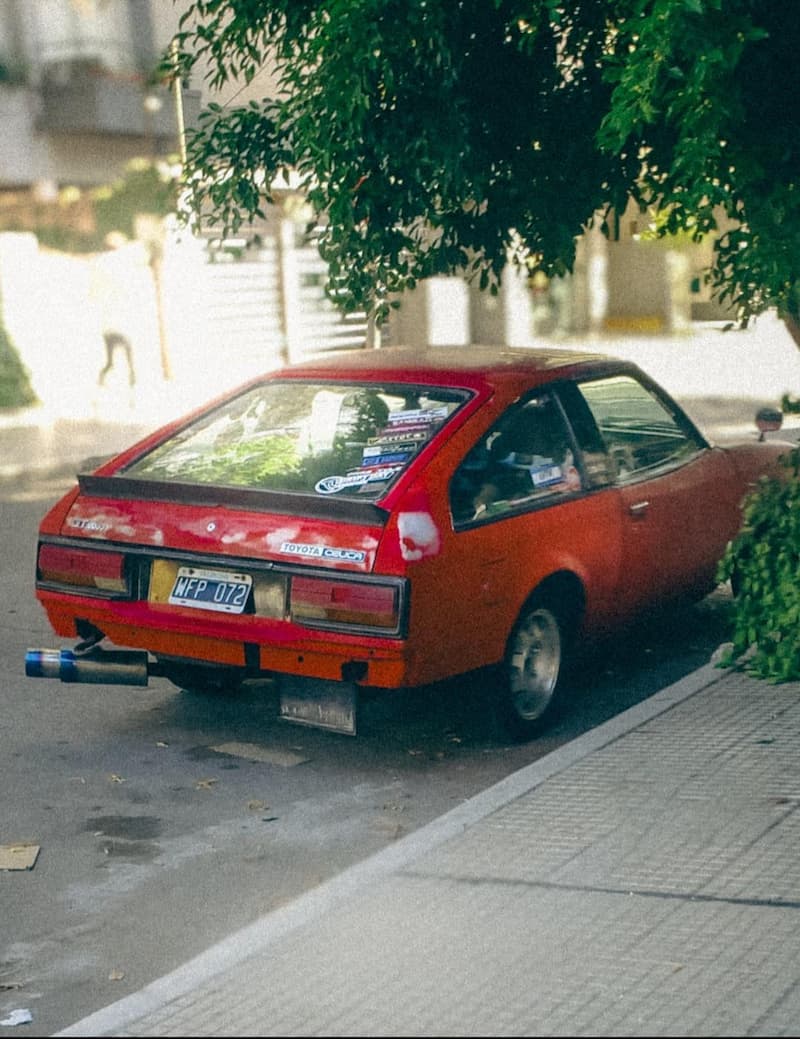 Hace mas de 10 años, por una de estas máquinas creé este sub. Hace unas semanas cumpli mi sueño de tener una andando (y con swap de Corolla) — meme de Cursed Car