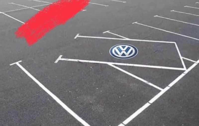 Tan real que duele — meme de Cursed Car
