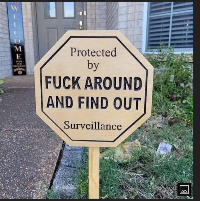 Cartel De Vigilancia: Protegido Por FAFO — meme de Fuck Around Find Out