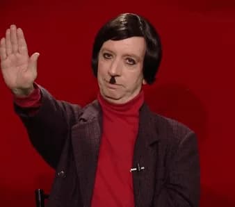 Anoche fui a cargar nafta y me encontré con una patente para el que las colecciona — meme de Hitler Parody