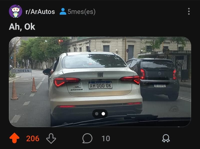 Perdonen muchachos, es un crimen dejar pasar esta patente — License Plate Humor meme