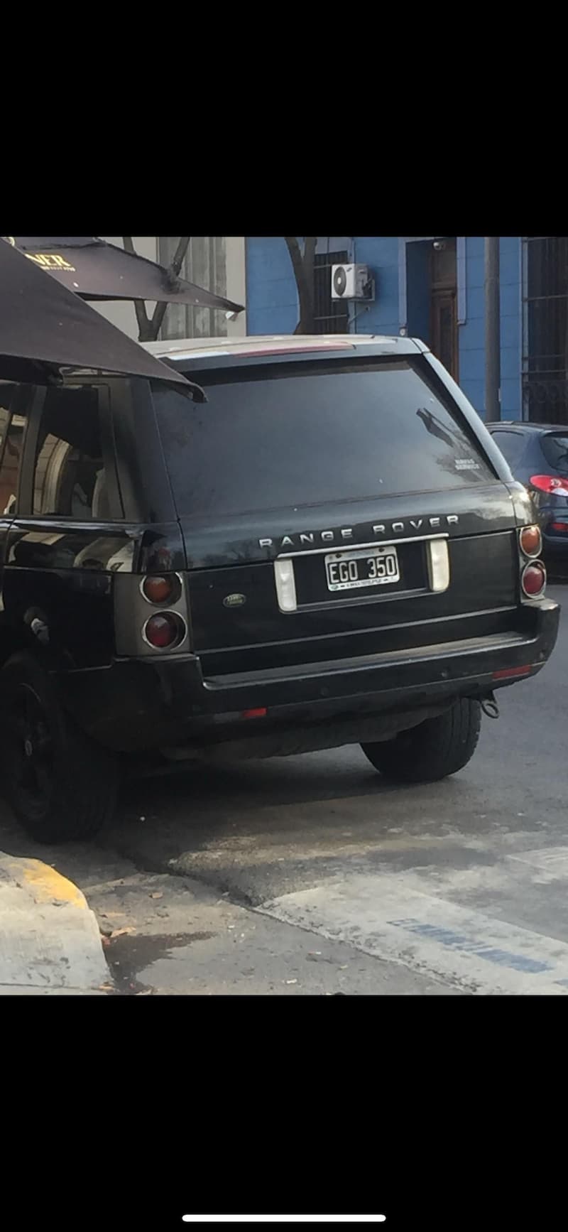 Perdonen muchachos, es un crimen dejar pasar esta patente — License Plate Humor meme