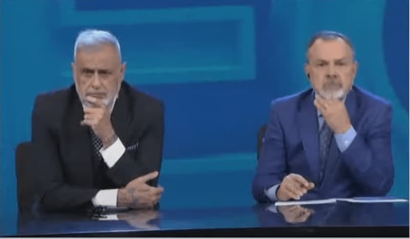 Pensadores en Panel de TV — meme de Reaccion Espanol