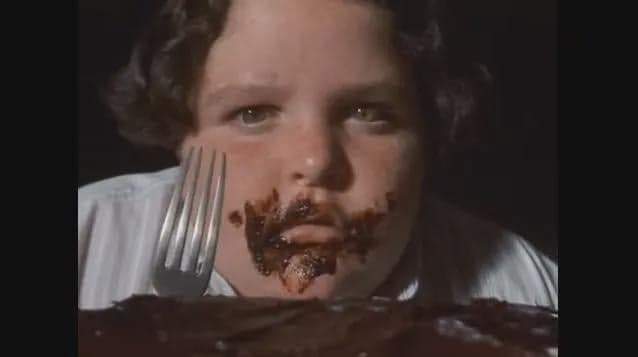 Matilda Eating Chocolate Cake — meme de Reaction