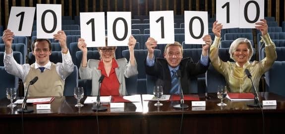 Tuve el honor de conocer a uno de los finalistas del Campeonato Amarok: patente tapada, cordon amarillo, senda peatonal y mitad en la vereda — meme de Reaction