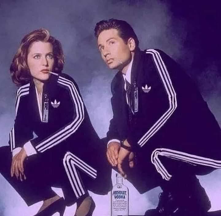 Mulder y Scully se mandan al cuadrado eslavo — meme de Slav Squat Parody